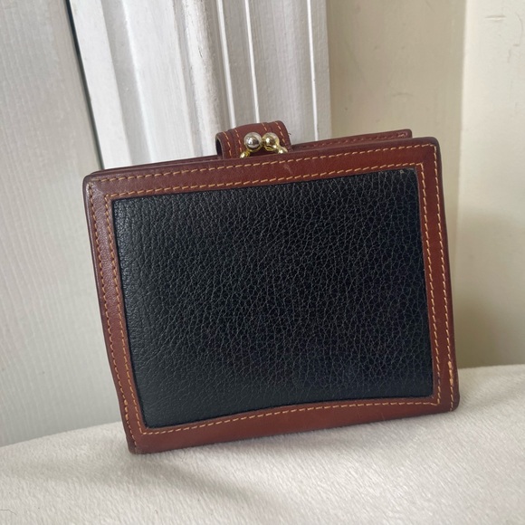 Coach Handbags - Coach Sheridan Vintage pebbled leather kiss lock Wallet.